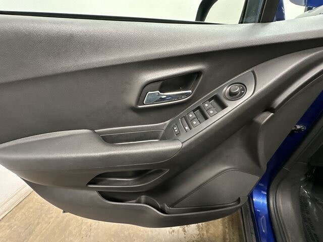 Thumbnail: 2017 Chevrolet Trax - 23