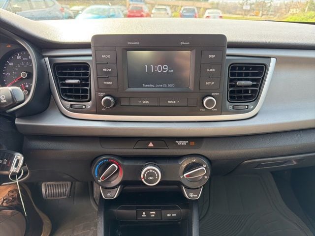 Thumbnail: 2018 Kia Rio - 14