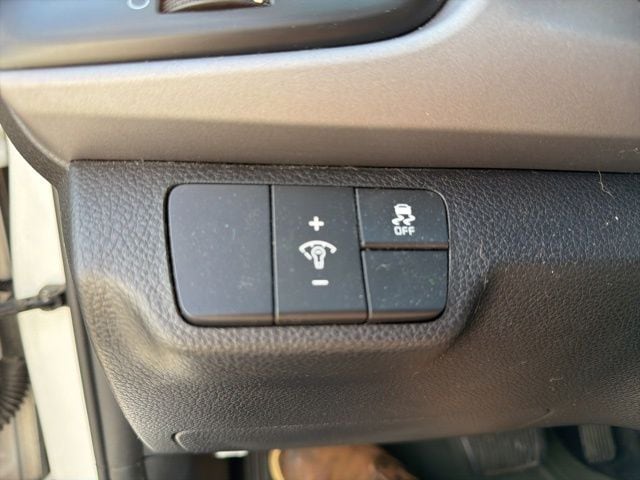 Thumbnail: 2018 Kia Rio - 25