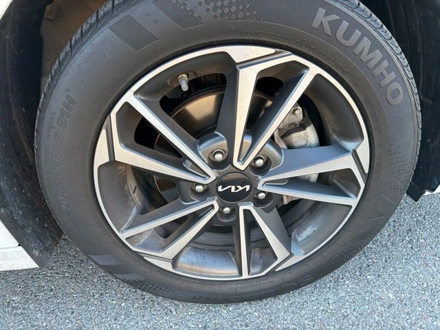 Thumbnail: 2023 Kia Forte - 20