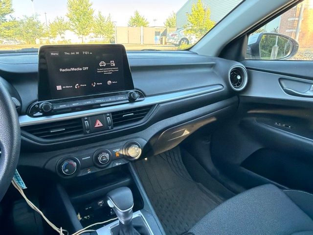 Thumbnail: 2023 Kia Forte - 10