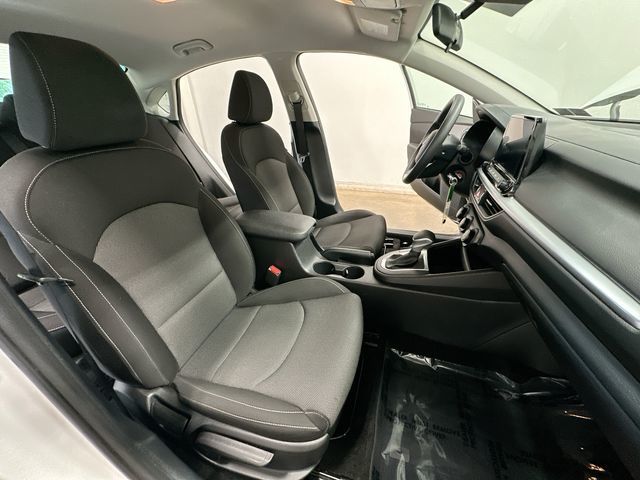 Thumbnail: 2023 Kia Forte - 25