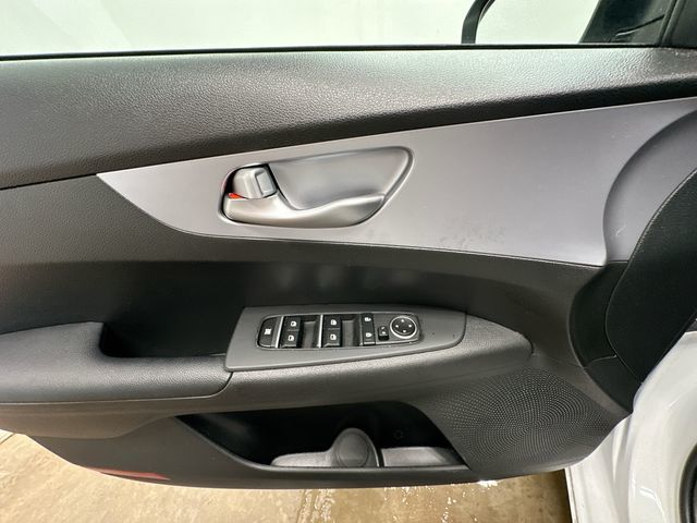 Thumbnail: 2023 Kia Forte - 24