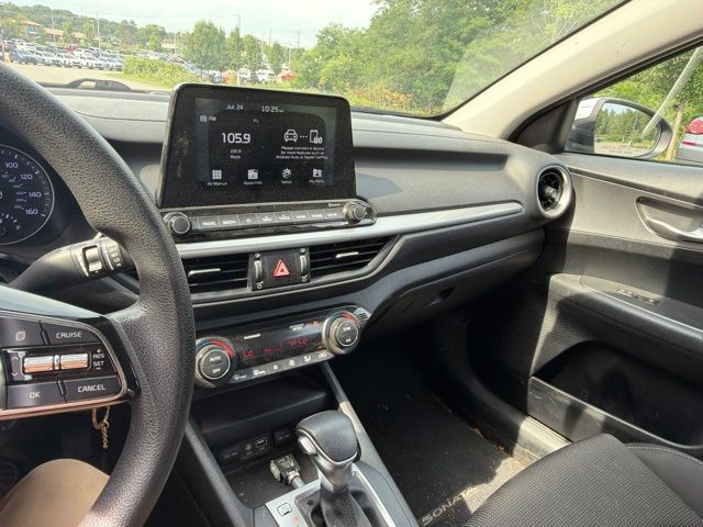 Thumbnail: 2019 Kia Forte - 12