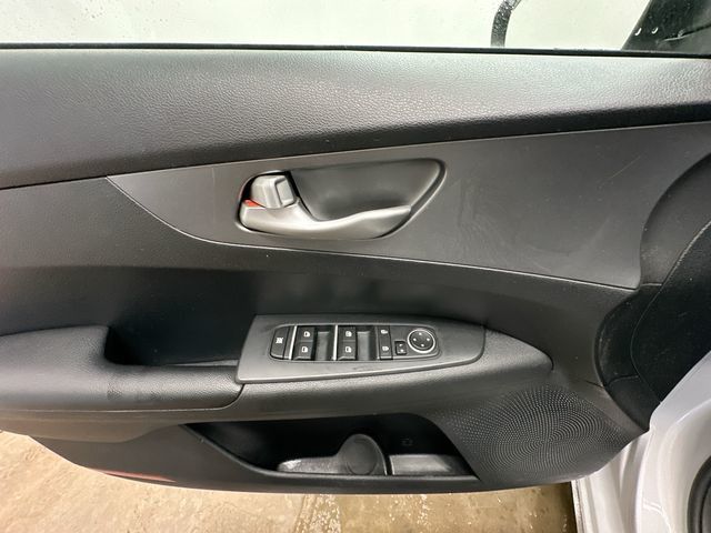Thumbnail: 2019 Kia Forte - 24