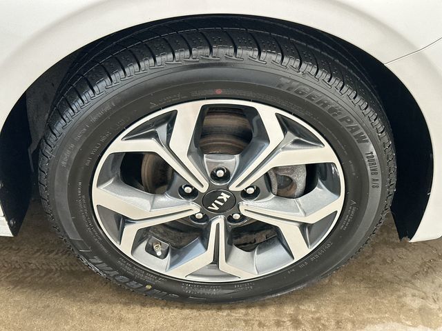 Thumbnail: 2019 Kia Forte - 8