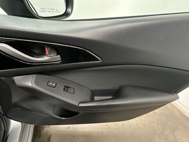 2016 Mazda Mazda3 i Sport 26