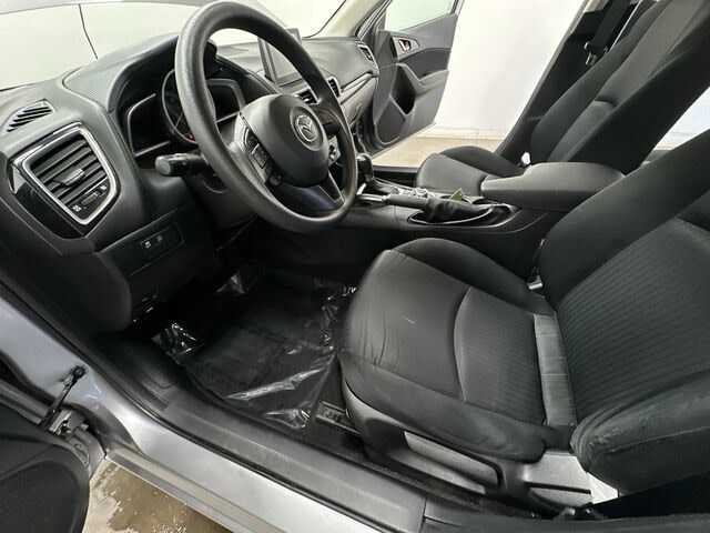 2016 Mazda Mazda3 i Sport 10