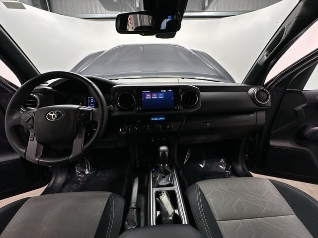 Thumbnail: 2022 Toyota Tacoma - 10