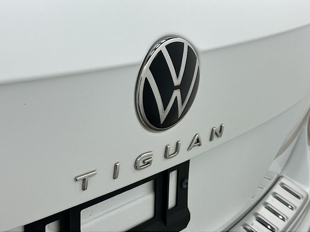 Thumbnail: 2022 Volkswagen Tiguan - 7