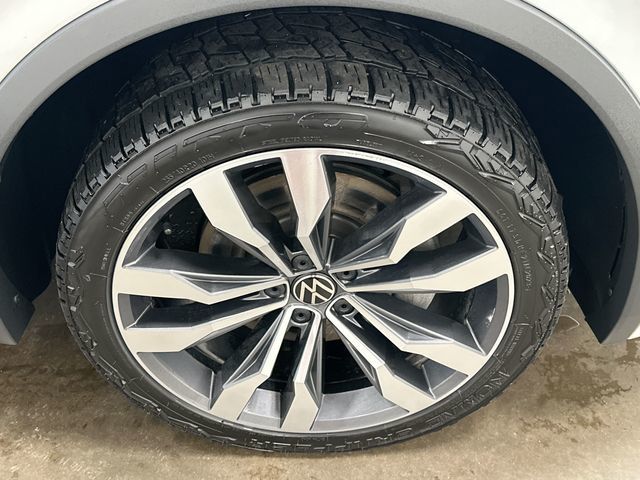 Thumbnail: 2022 Volkswagen Tiguan - 8