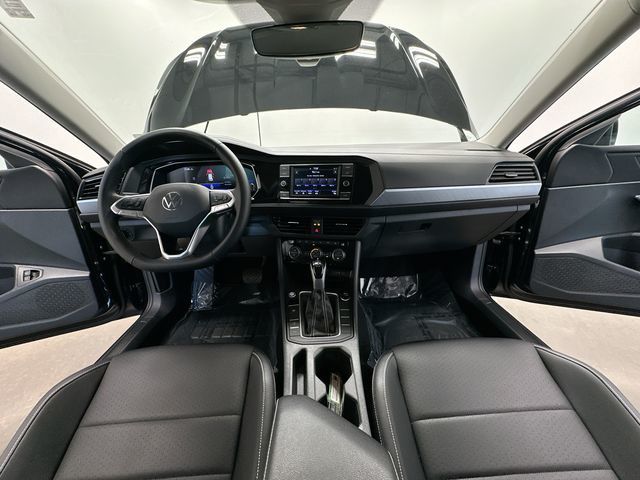 Thumbnail: 2024 Volkswagen Jetta - 9