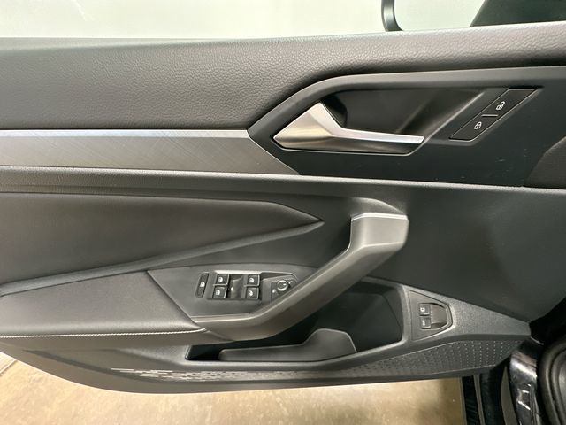 Thumbnail: 2024 Volkswagen Jetta - 24