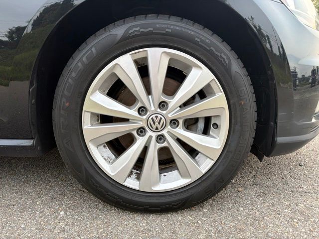 Thumbnail: 2019 Volkswagen Golf - 7