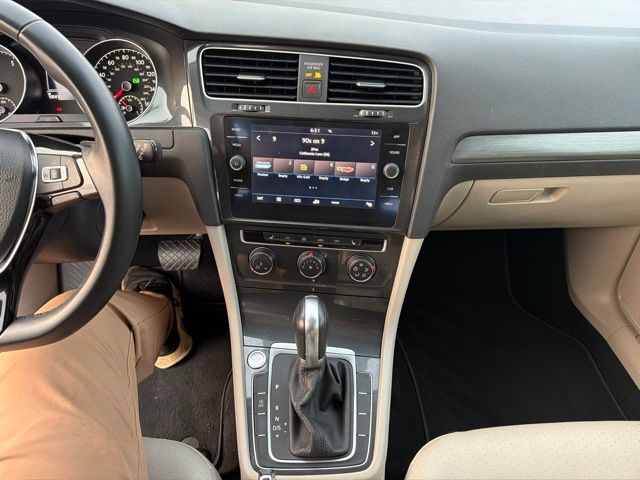 Thumbnail: 2019 Volkswagen Golf - 12