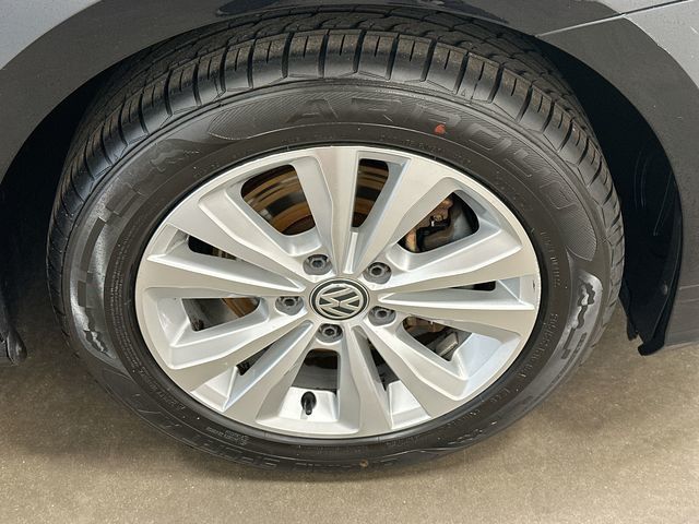 Thumbnail: 2019 Volkswagen Golf - 8