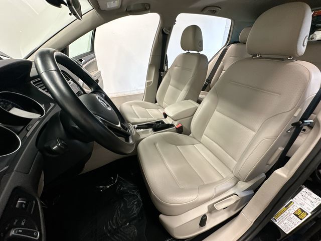 Thumbnail: 2019 Volkswagen Golf - 24