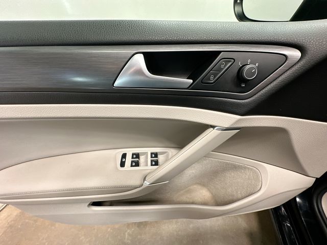 Thumbnail: 2019 Volkswagen Golf - 25