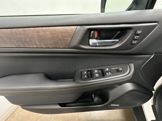 2017 Subaru Outback Limited 24