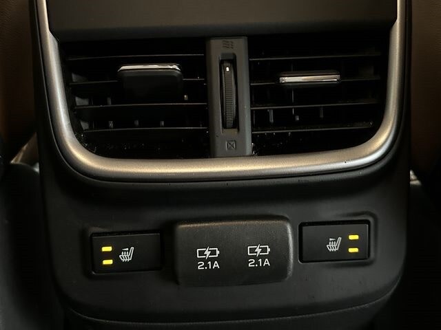 2022 Subaru Outback Touring 25