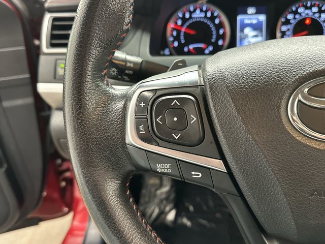 Thumbnail: 2015 Toyota Camry - 17