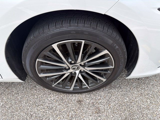 Thumbnail: 2024 Lexus ES - 22