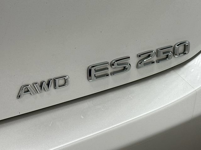 Thumbnail: 2024 Lexus ES - 21