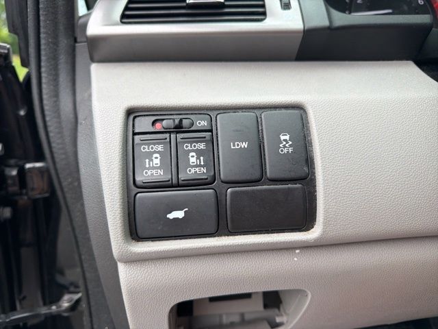 Thumbnail: 2017 Honda Odyssey - 25