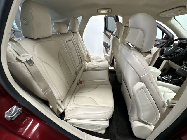 Thumbnail: 2015 Lincoln MKC - 28