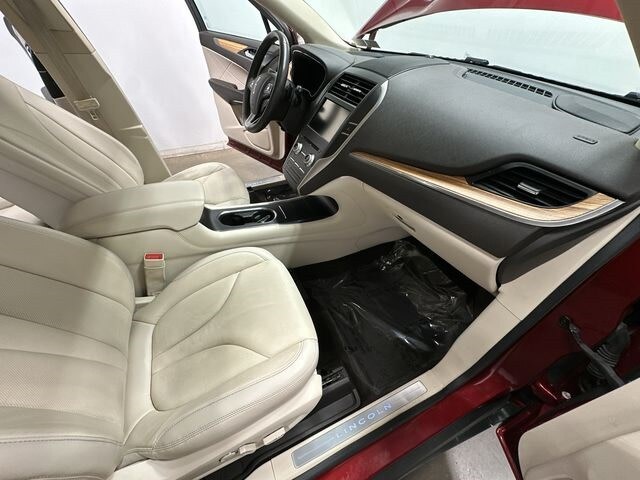 Thumbnail: 2015 Lincoln MKC - 12