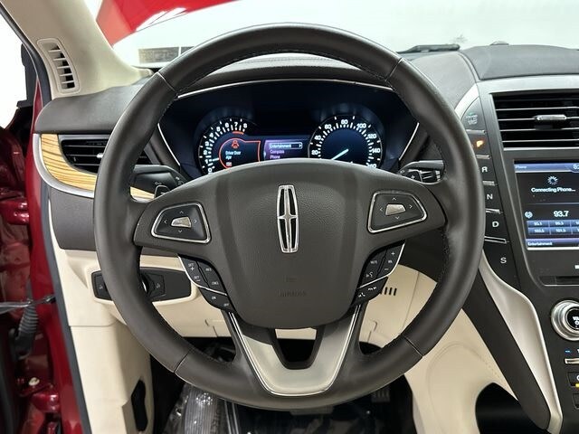 Thumbnail: 2015 Lincoln MKC - 2