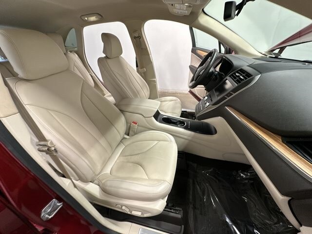 Thumbnail: 2015 Lincoln MKC - 26