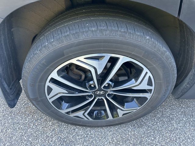 Thumbnail: 2019 Hyundai Santa Fe - 17
