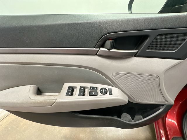 Thumbnail: 2018 Hyundai Elantra - 19