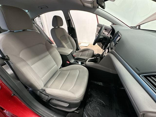 Thumbnail: 2018 Hyundai Elantra - 25