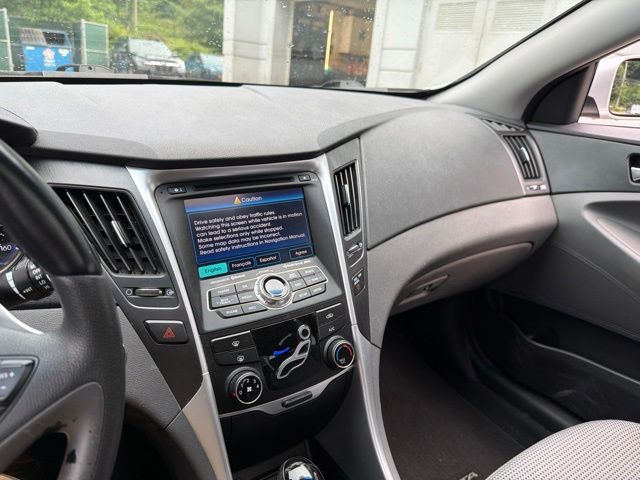 Thumbnail: 2012 Hyundai Sonata - 12