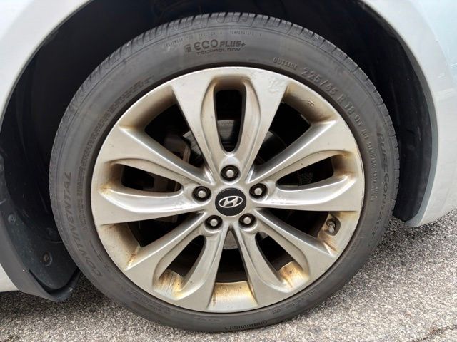 Thumbnail: 2012 Hyundai Sonata - 21