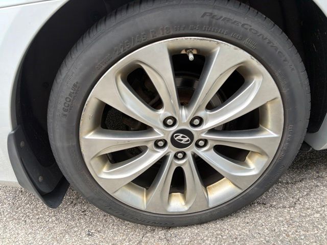 Thumbnail: 2012 Hyundai Sonata - 20