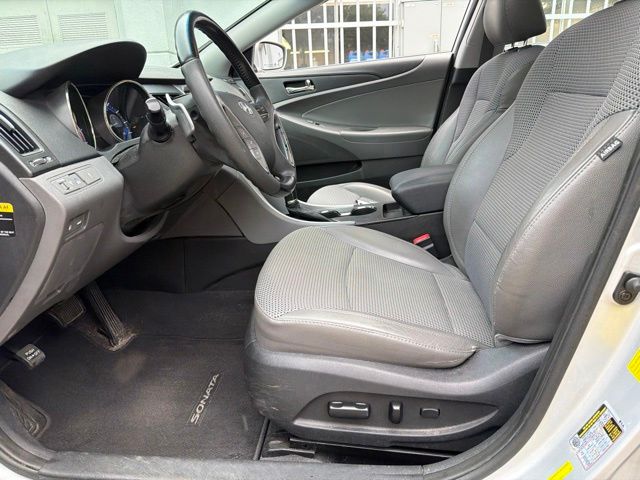 Thumbnail: 2012 Hyundai Sonata - 10