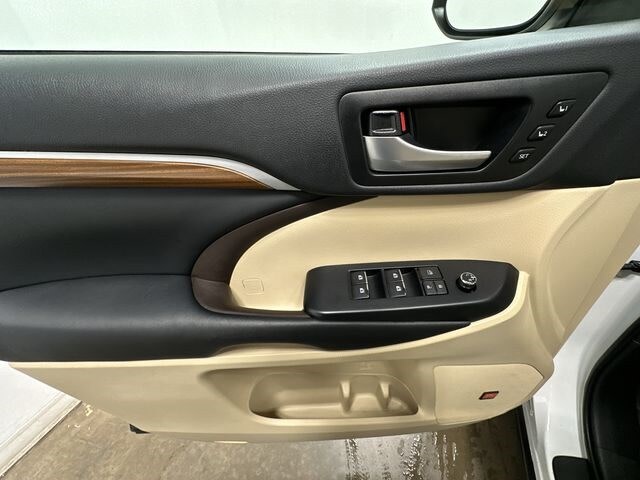 2019 Toyota Highlander Limited Platinum 26