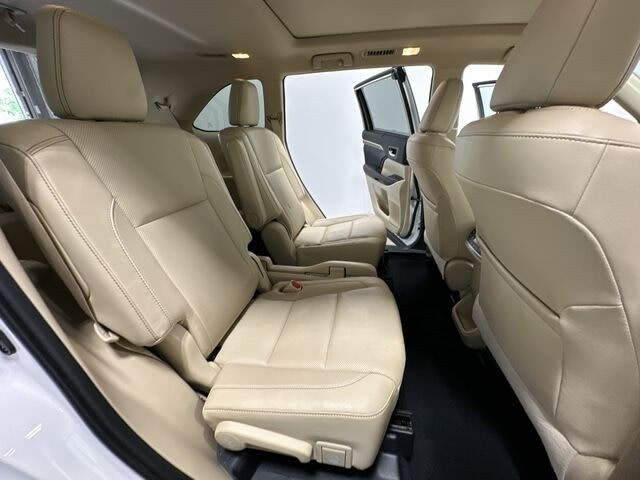 2019 Toyota Highlander Limited Platinum 31