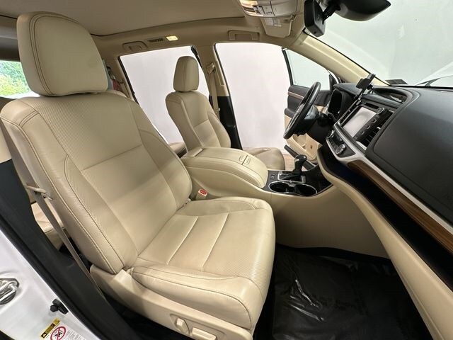 2019 Toyota Highlander Limited Platinum 29