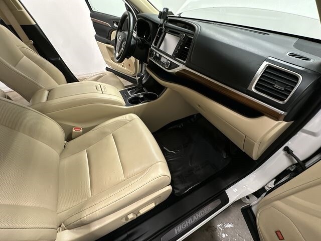 2019 Toyota Highlander Limited Platinum 28