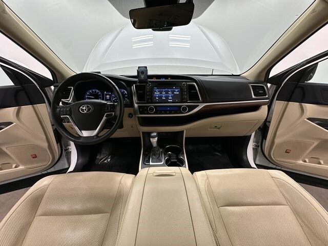 2019 Toyota Highlander Limited Platinum 10