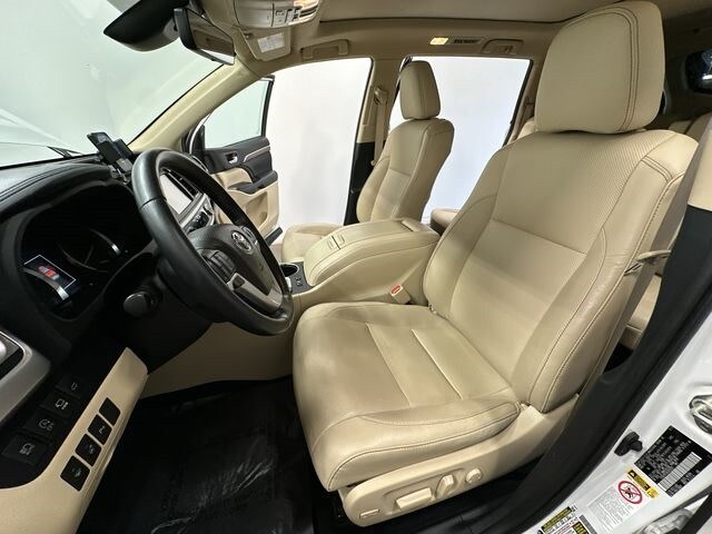 2019 Toyota Highlander Limited Platinum 25