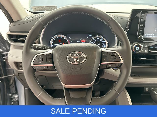 Thumbnail: 2022 Toyota Highlander - 10
