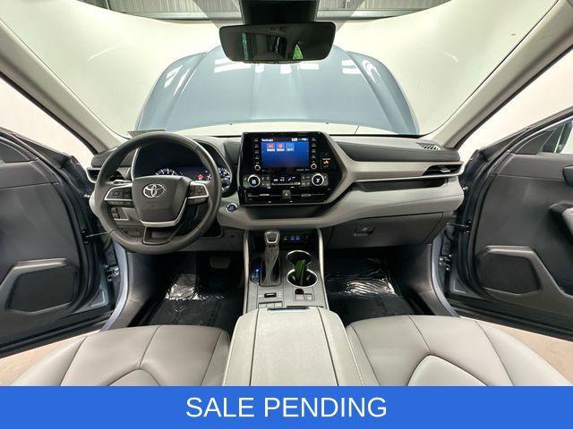 Thumbnail: 2022 Toyota Highlander - 14