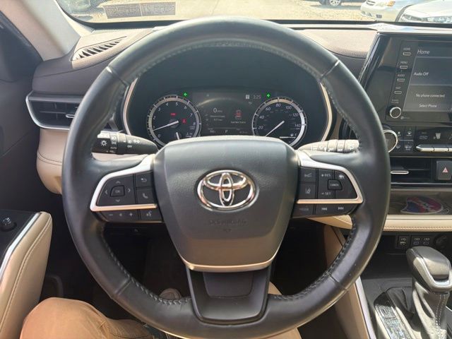 Thumbnail: 2022 Toyota Highlander - 8