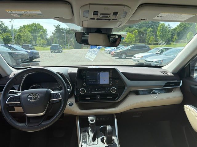 Thumbnail: 2022 Toyota Highlander - 2