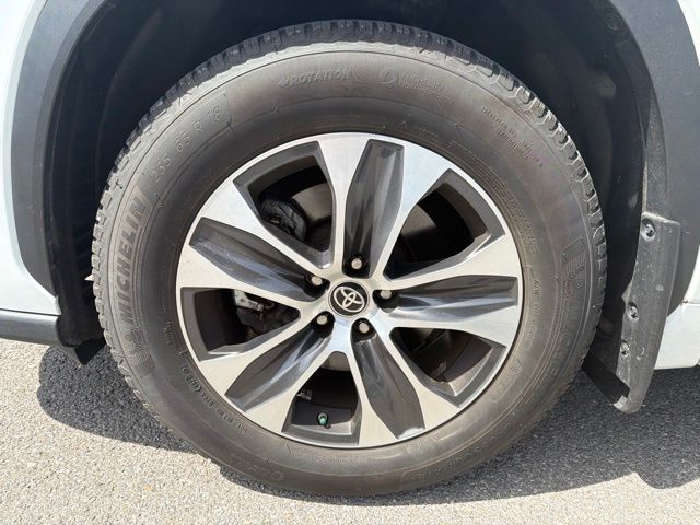 Thumbnail: 2022 Toyota Highlander - 7
